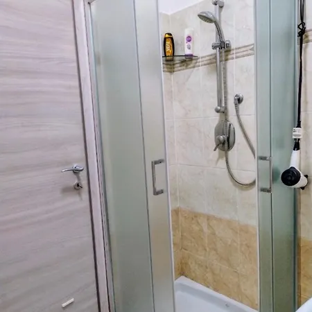 Privata Nell'appartamento In Zona Residenziale Con 2 Piscine 게스트하우스 라팔로