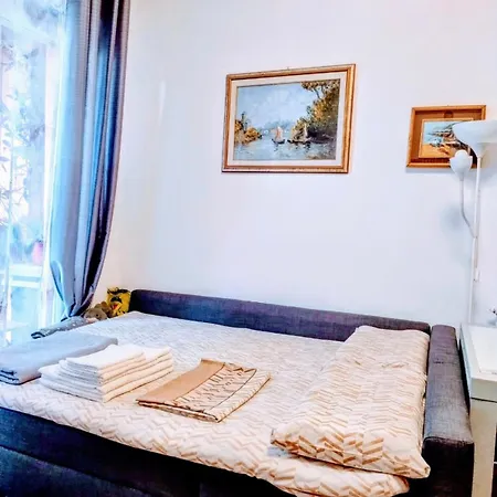 Privata Nell'appartamento In Zona Residenziale Con 2 Piscine Affittacamere