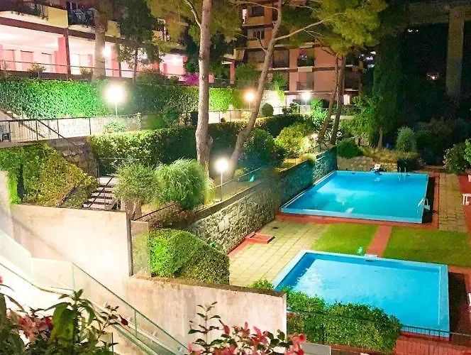 Affittacamere Privata Nell'appartamento In Zona Residenziale Con 2 Piscine Rapallo