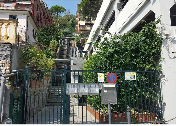 Privata Nell'appartamento In Zona Residenziale Con 2 Piscine