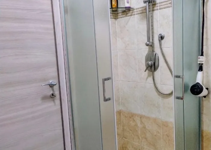 Privata Nell'appartamento In Zona Residenziale Con 2 Piscine Affittacamere Rapallo