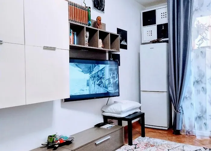 Privata Nell'appartamento In Zona Residenziale Con 2 Piscine